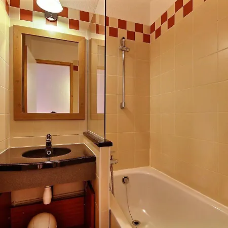 Duplex Cosy Au Pied Des Pistes Avec Balcon Et Ascenseur - Fr-1-455-8 La Plagne